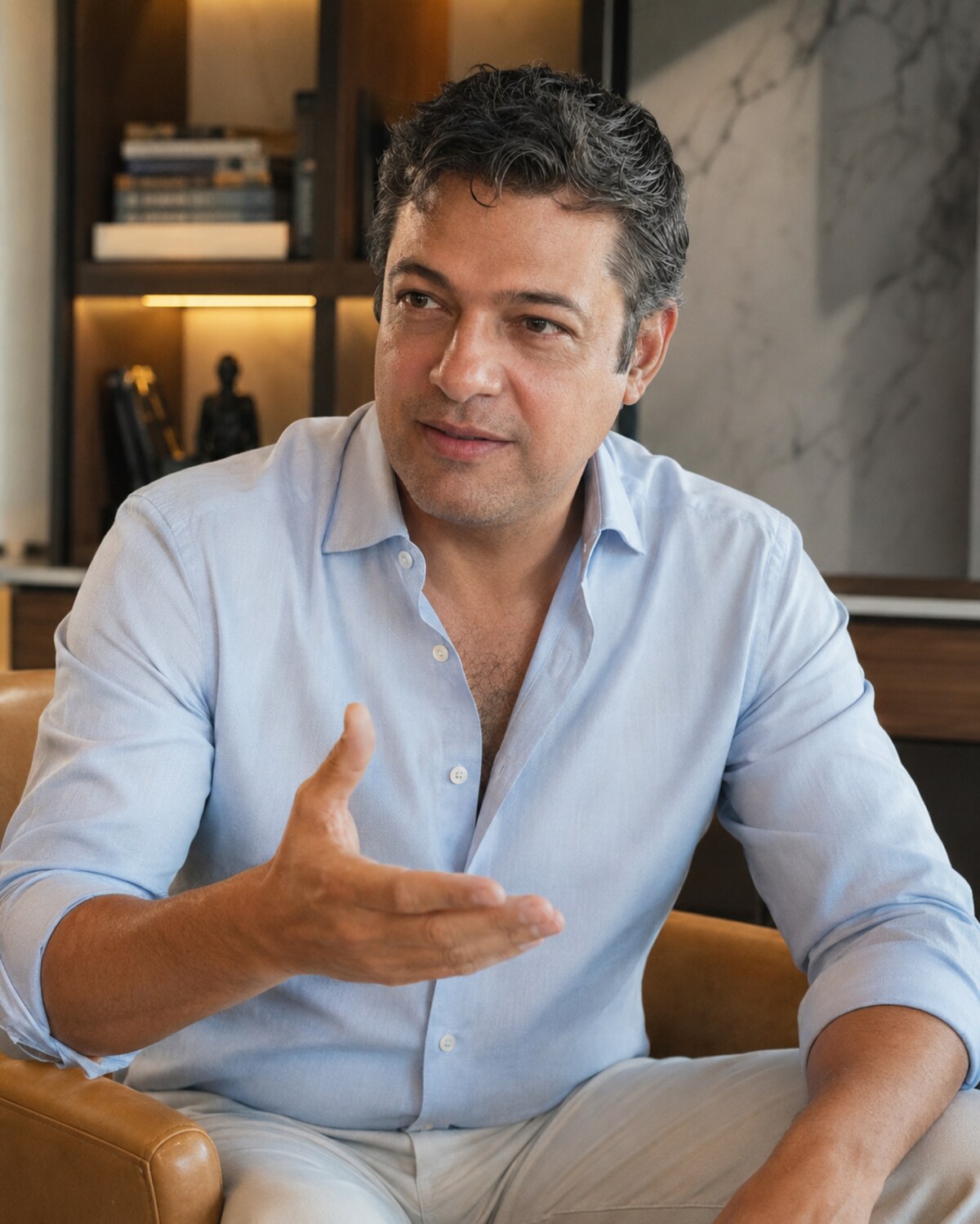 Leonardo speaking during a private two-hour NEXO session